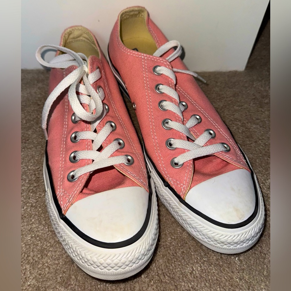 All Star Low Top Converse Women's size 8